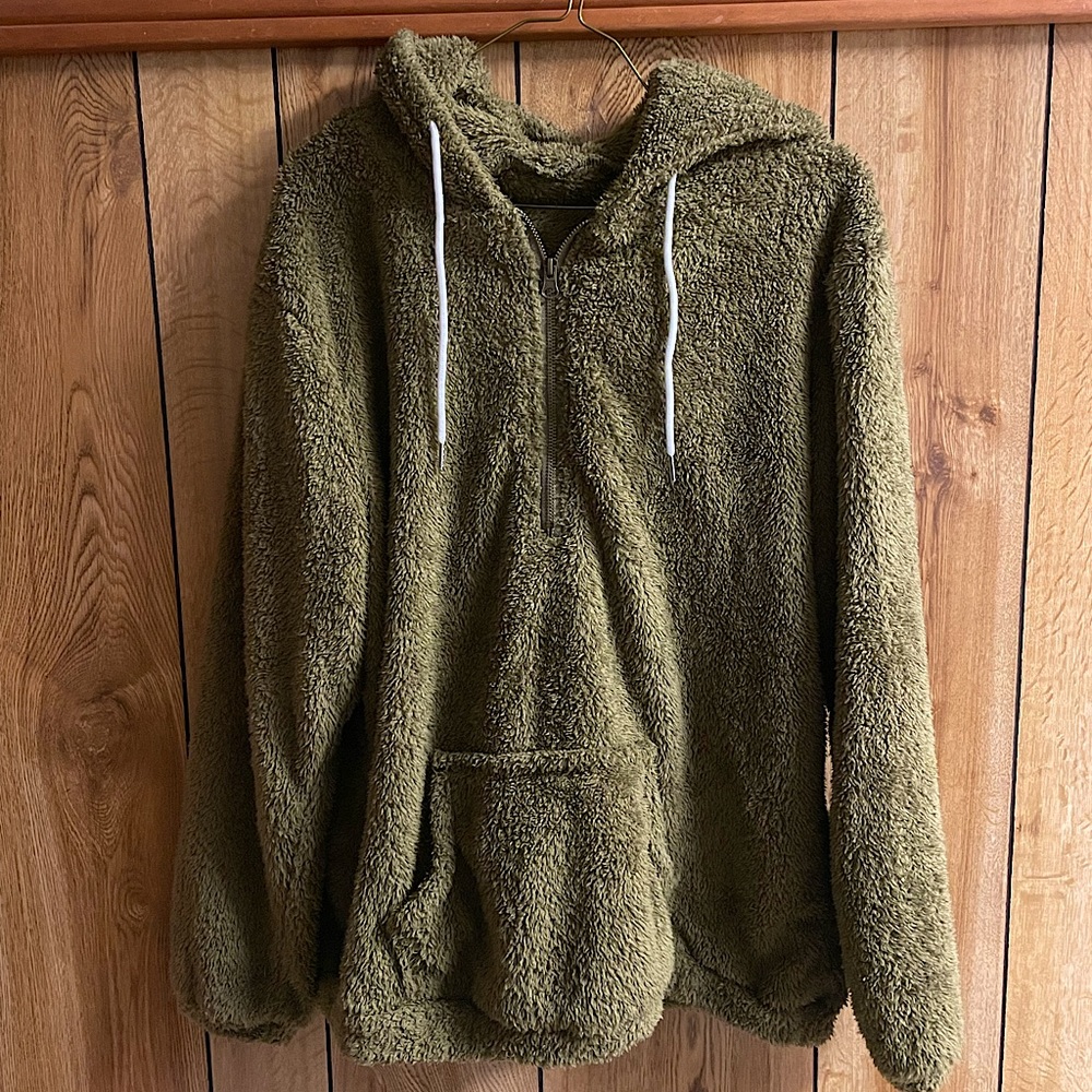 Coziest olive green hoodie 💚